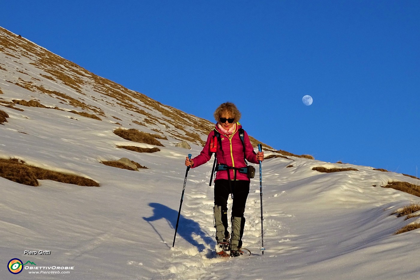 95 E la luna csi alza a rischiararci la discesa al buio !.JPG